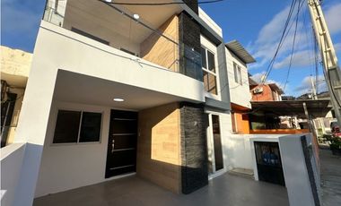 CASA EN VENTA DE 3 DORMITORIOS EN CONJUNTO VILLA MARA, SUR DE MANTA