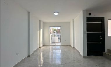 CASA EN VENTA DE 3 DORMITORIOS EN CONJUNTO VILLA MARA, SUR DE MANTA