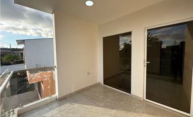 CASA EN VENTA DE 3 DORMITORIOS EN CONJUNTO VILLA MARA, SUR DE MANTA
