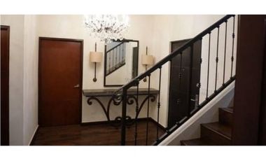 VENDO CASA LUJOSA EMBASSY CLUB EN CLAYTON