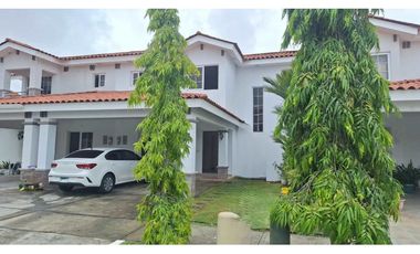 VENTA DE CASA EN QUINTAS DE VERSALLES