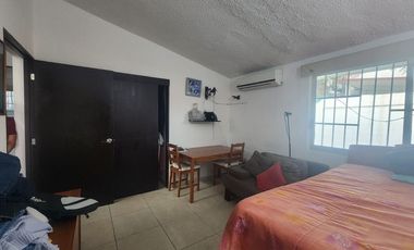 Amplia Casa en Costa Azul con potencial de crecimiento!