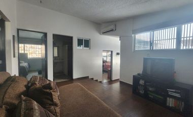 Amplia Casa en Costa Azul con potencial de crecimiento!