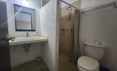 Amplia Casa en Costa Azul con potencial de crecimiento!