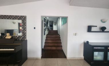 Amplia Casa en Costa Azul con potencial de crecimiento!