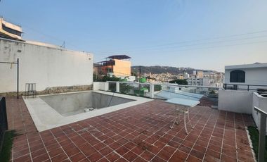 Amplia Casa en Costa Azul con potencial de crecimiento!