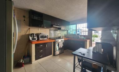 Amplia Casa en Costa Azul con potencial de crecimiento!