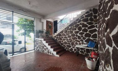 Amplia Casa en Costa Azul con potencial de crecimiento!