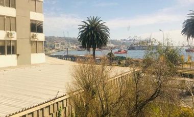 Se vende departamento centrico Valparaiso con 1 estacionamiento.-