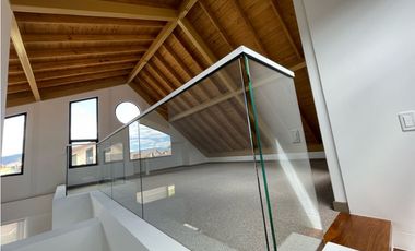 Vendo casa nueva esquinera de un nivel más altillo en Cajicá.