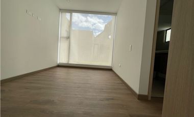 Vendo casa nueva esquinera de un nivel más altillo en Cajicá.