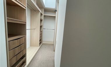 Vendo casa nueva esquinera de un nivel más altillo en Cajicá.