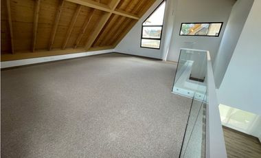 Vendo casa nueva esquinera de un nivel más altillo en Cajicá.