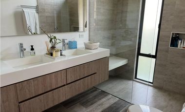 CASA EN ARRIENDO SECTOR LLANOGRANDE - RIONEGRO