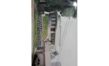 Vendo Hermosa casa con terreno para construcción.