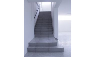 AMPLIO LOCAL CÉNTRICO 4 PISOS EN BELLAVISTA