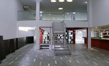 AMPLIO LOCAL CÉNTRICO 4 PISOS EN BELLAVISTA