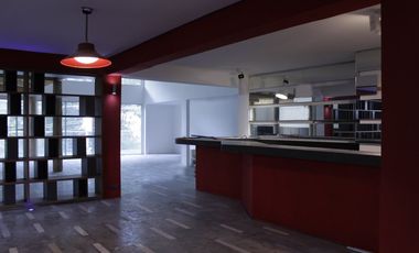 AMPLIO LOCAL CÉNTRICO 4 PISOS EN BELLAVISTA