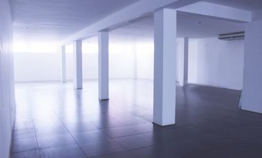 AMPLIO LOCAL CÉNTRICO 4 PISOS EN BELLAVISTA