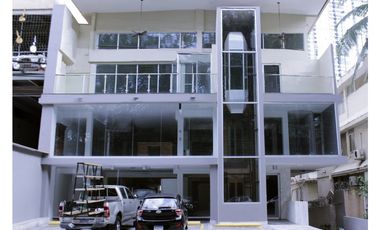 AMPLIO LOCAL CÉNTRICO 4 PISOS EN BELLAVISTA