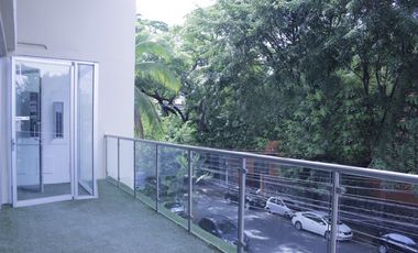 AMPLIO LOCAL CÉNTRICO 4 PISOS EN BELLAVISTA