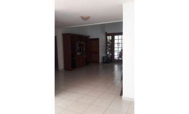 VENDO/ALQUILO CASA CON PISCINA EN EL CARMEN