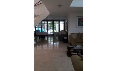 VENDO/ALQUILO CASA CON PISCINA EN EL CARMEN