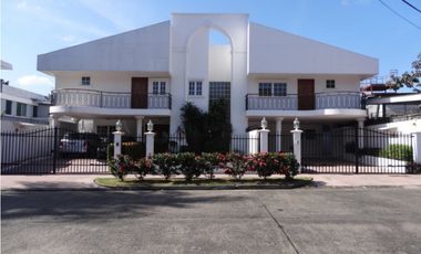 VENDO/ALQUILO CASA CON PISCINA EN EL CARMEN