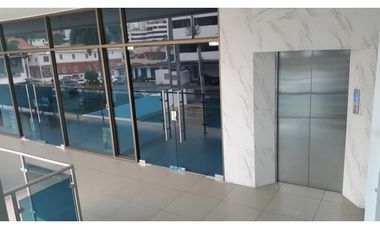 LOCAL COMERCIAL EN BELLA VISTA PLAZA COWES 100 MTS