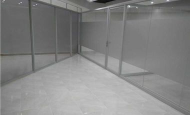 SE VENDE O ALQUILA OFICINA RECIEN REMODELADA