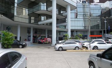 SE VENDE O ALQUILA OFICINA RECIEN REMODELADA