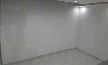 SE VENDE O ALQUILA OFICINA RECIEN REMODELADA