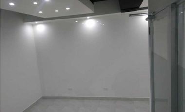 SE VENDE O ALQUILA OFICINA RECIEN REMODELADA