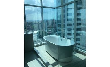 APARTAMENTO EN VENTA PH YACHT CLUB VISTA AL MAR.