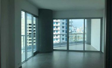 APARTAMENTO EN VENTA PH YACHT CLUB VISTA AL MAR.