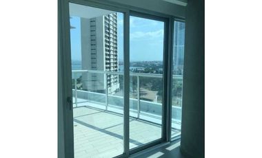 APARTAMENTO EN VENTA PH YACHT CLUB VISTA AL MAR.