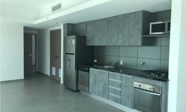 APARTAMENTO EN VENTA PH YACHT CLUB VISTA AL MAR.