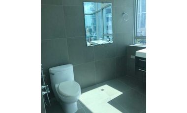 APARTAMENTO EN VENTA PH YACHT CLUB VISTA AL MAR.