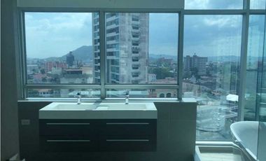 APARTAMENTO EN VENTA PH YACHT CLUB VISTA AL MAR.