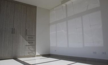 SE ALQUILA APARTAMENTO AVENIDA BALBOA PH BALBOA BAY 129 M2