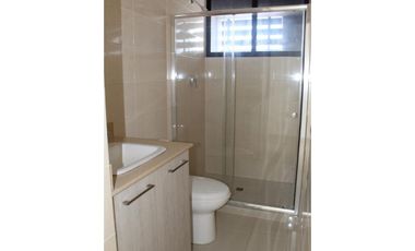 SE ALQUILA APARTAMENTO AVENIDA BALBOA PH BALBOA BAY 129 M2