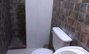 CÓMODA CASA EN ALQUILER DE 2 DORMITORIOS EN ZONA AV. LAS HERAS Y BLAS PARERA. EN ESQUINA. OPORTUNIDAD.-