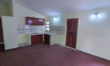 CÓMODA CASA EN ALQUILER DE 2 DORMITORIOS EN ZONA AV. LAS HERAS Y BLAS PARERA. EN ESQUINA. OPORTUNIDAD.-