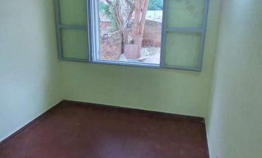 CÓMODA CASA EN ALQUILER DE 2 DORMITORIOS EN ZONA AV. LAS HERAS Y BLAS PARERA. EN ESQUINA. OPORTUNIDAD.-