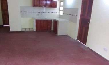 CÓMODA CASA EN ALQUILER DE 2 DORMITORIOS EN ZONA AV. LAS HERAS Y BLAS PARERA. EN ESQUINA. OPORTUNIDAD.-