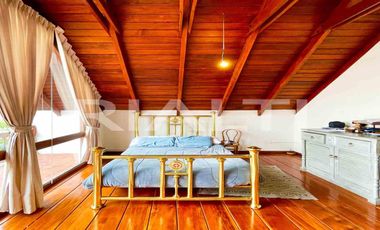 Casa en venta 3 cuadras de la Eloy Alfaro y Portugal