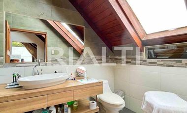 Casa en venta 3 cuadras de la Eloy Alfaro y Portugal