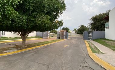 CASA EN REAL DEL VALLE, FRACC LA ARBOLEDA CON TERRAZA TECHADA