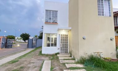CASA EN REAL DEL VALLE, FRACC LA ARBOLEDA CON TERRAZA TECHADA