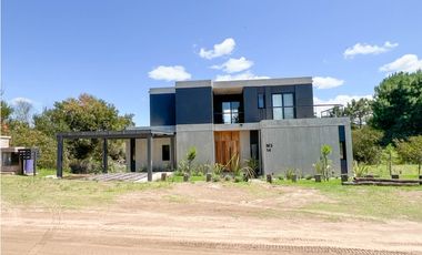 CASA EN VENTA A METROS DEL MAR - MARTIMO III 14